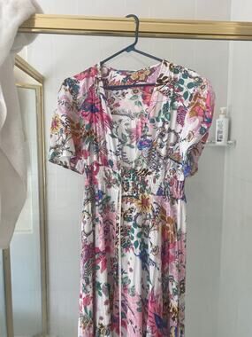 Gorgeous unbranded dress! Small medium. Def too big for an xs. No labels